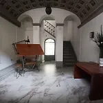 Palazzo Guasti Guido 아파트 *